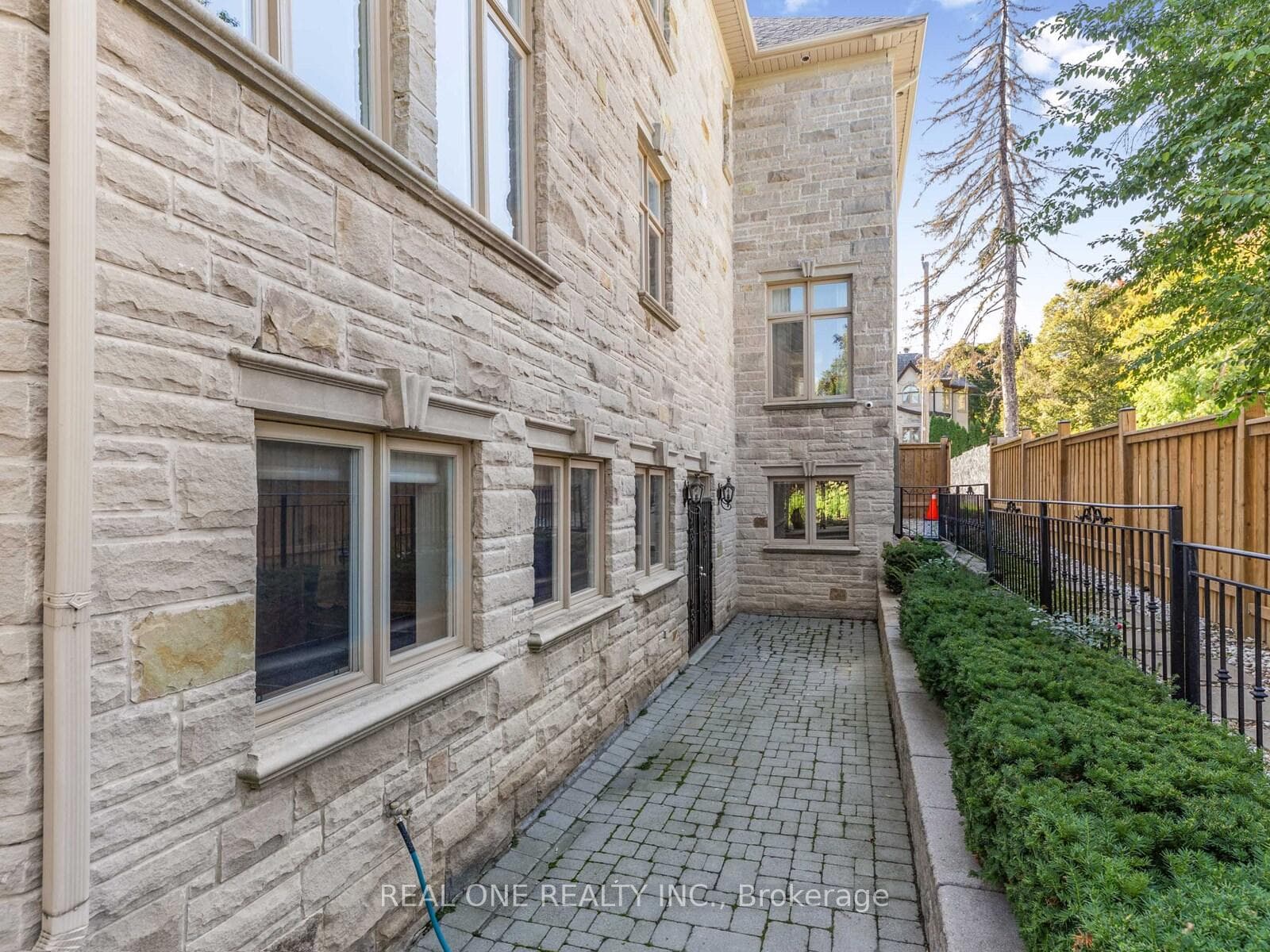 25 Dempsey Crescent photo 26