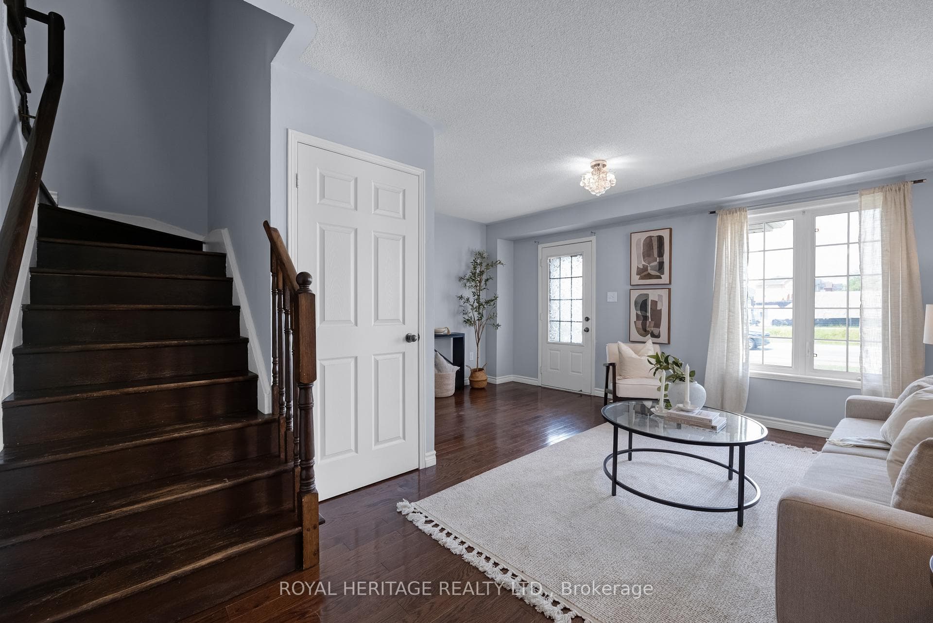 497 Rossland Road photo 5