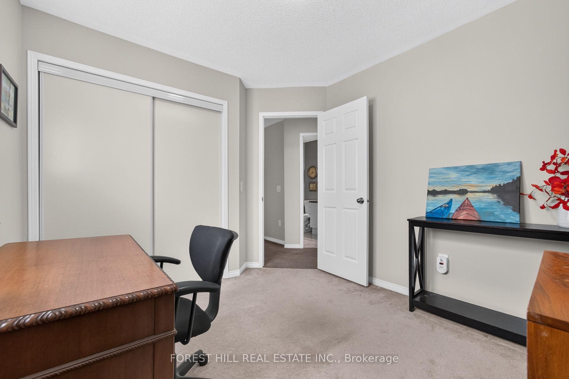 92 Senator Way photo 21