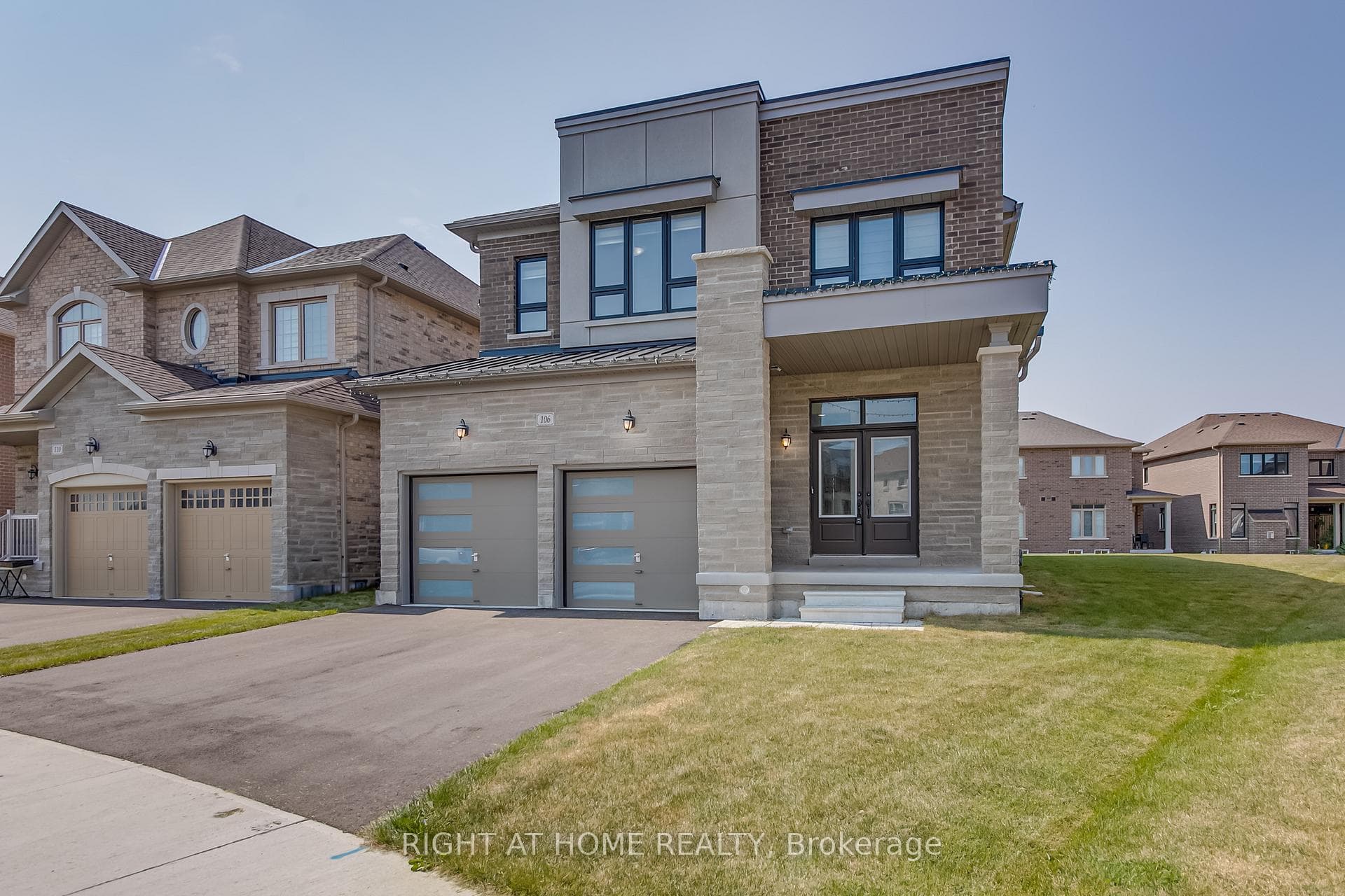 106 Ferragine Crescent photo 2