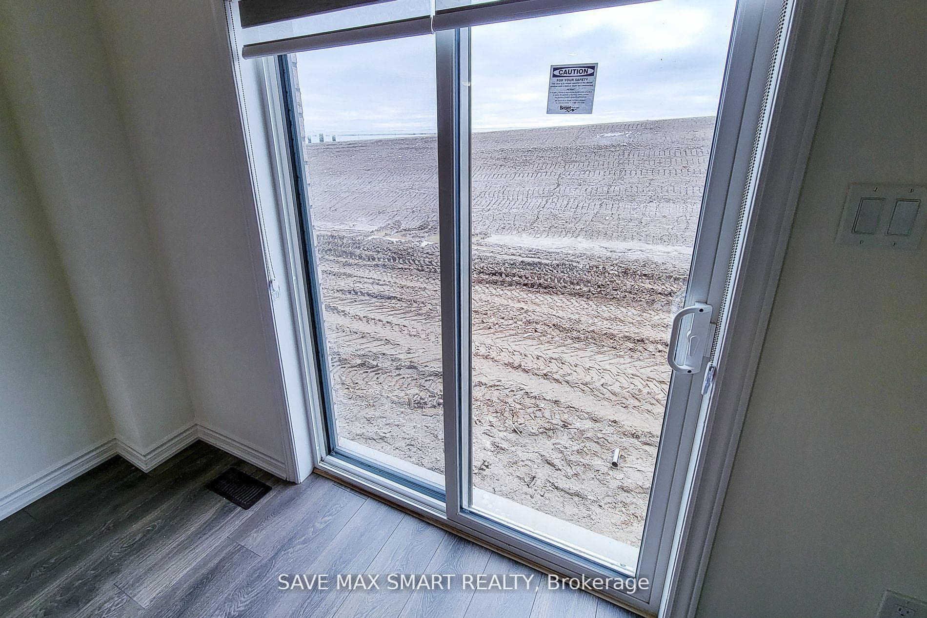 62 Hitchman st Street photo 5