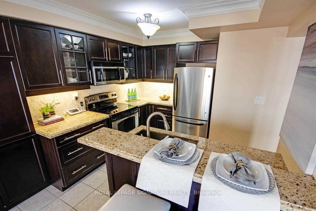 59 Summerside Avenue Unit Upper photo 4