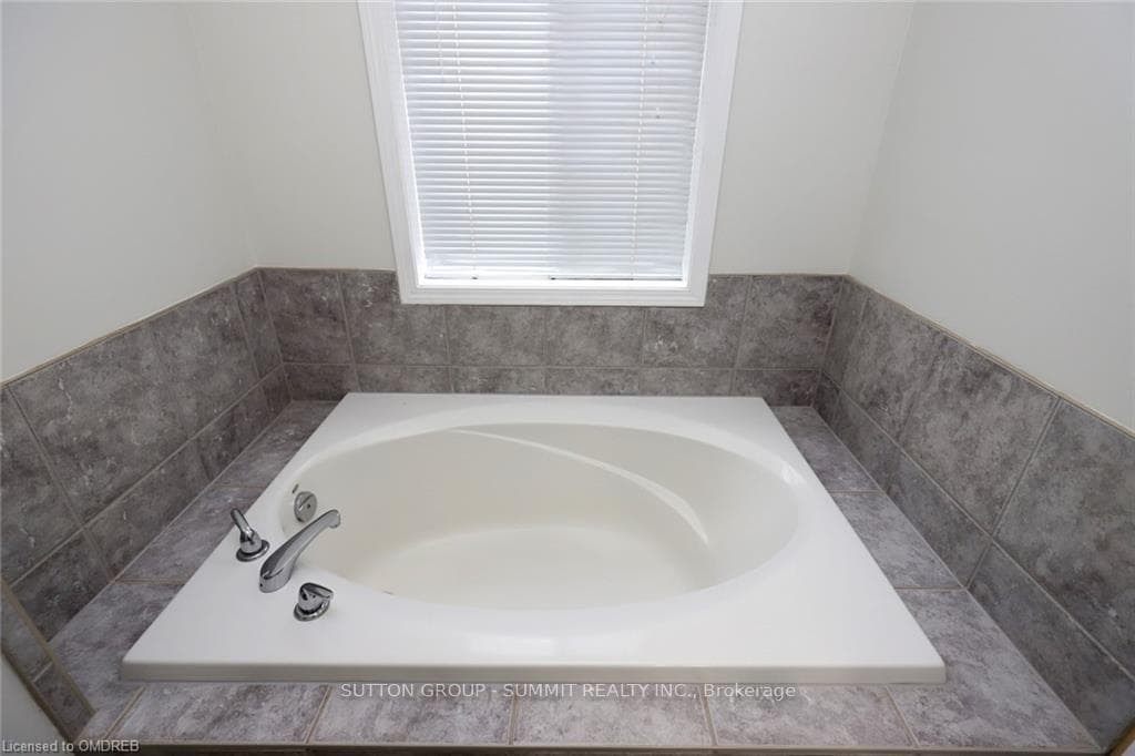 4034 DONNIC Drive photo 26