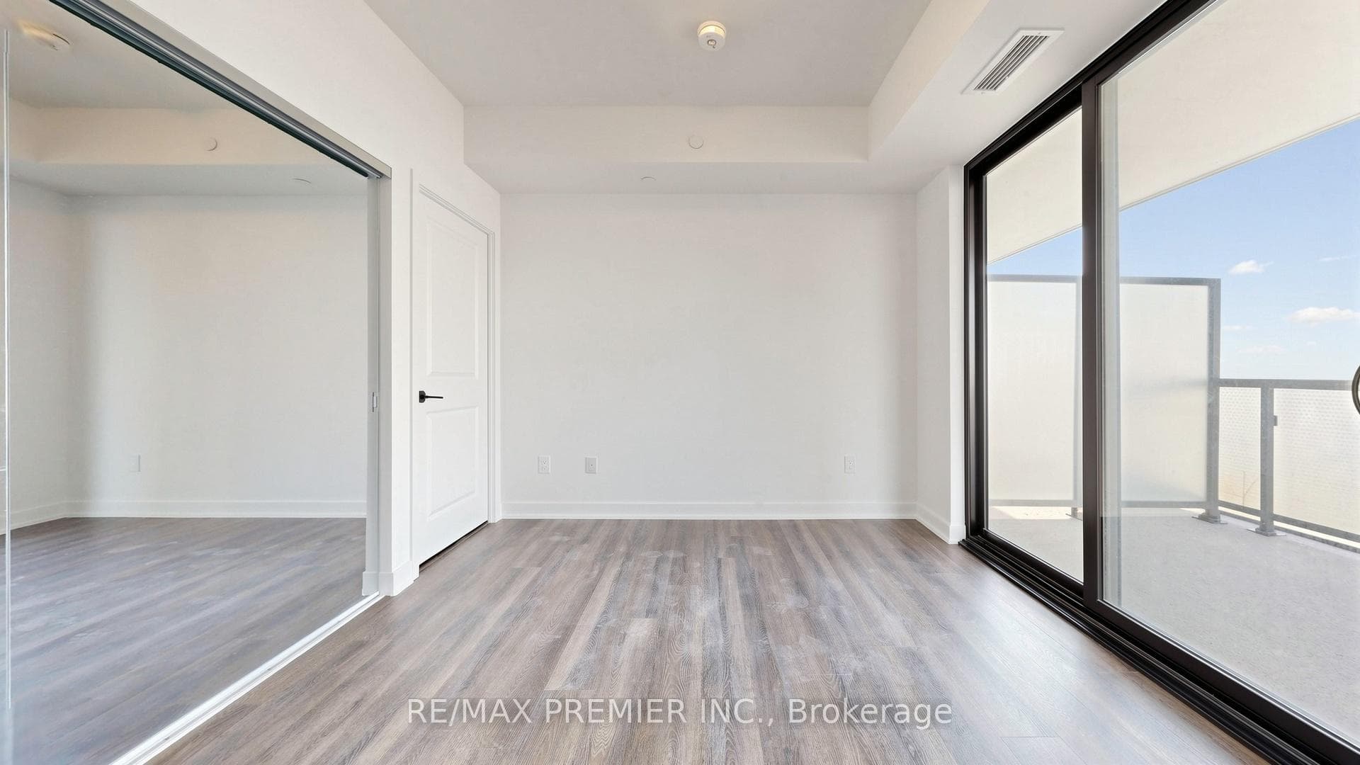 2075 Lakeshore Road Unit 1108 photo 16