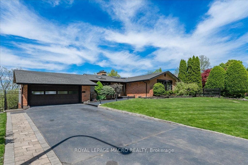 33 Leslie Drive photo 2