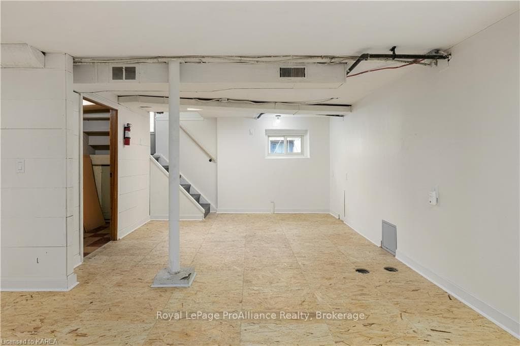 52 CARRUTHERS Avenue photo 25