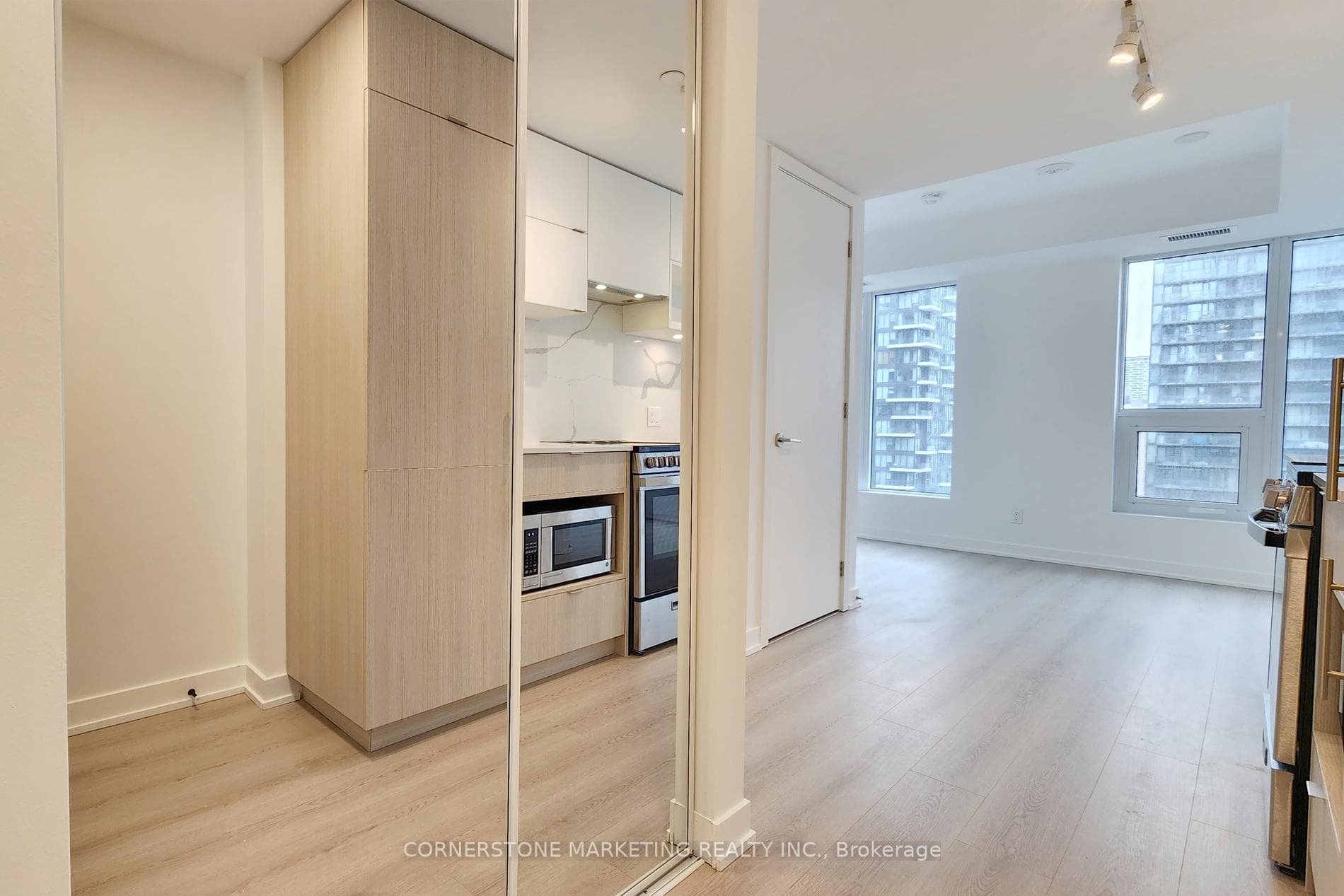 100 Queen Street Unit 1616 photo 6