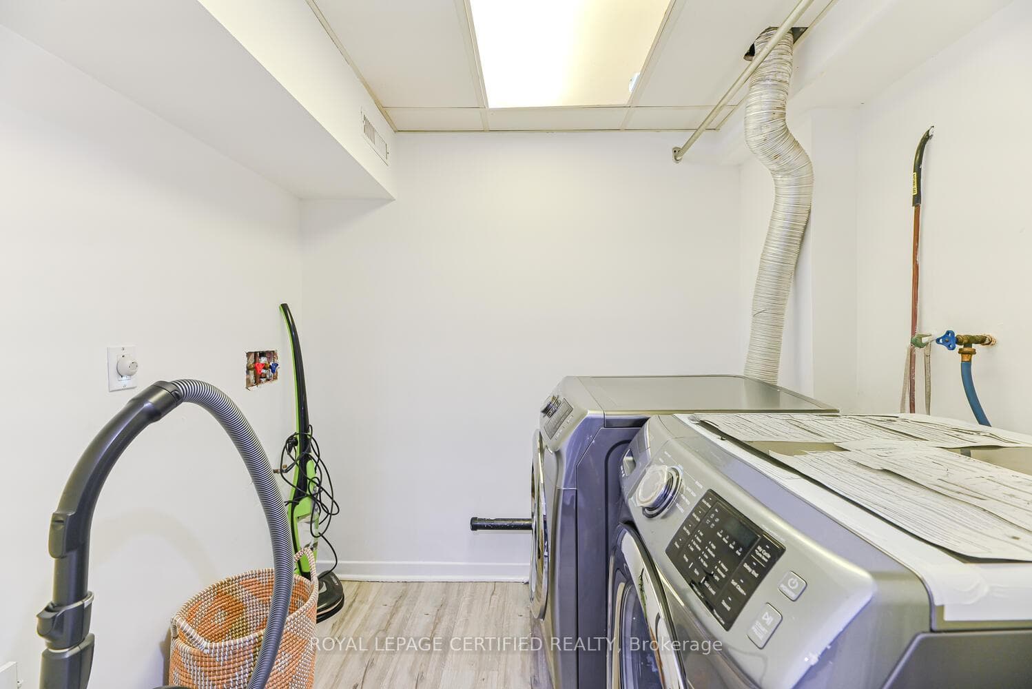 37 Newbridge Crescent photo 44