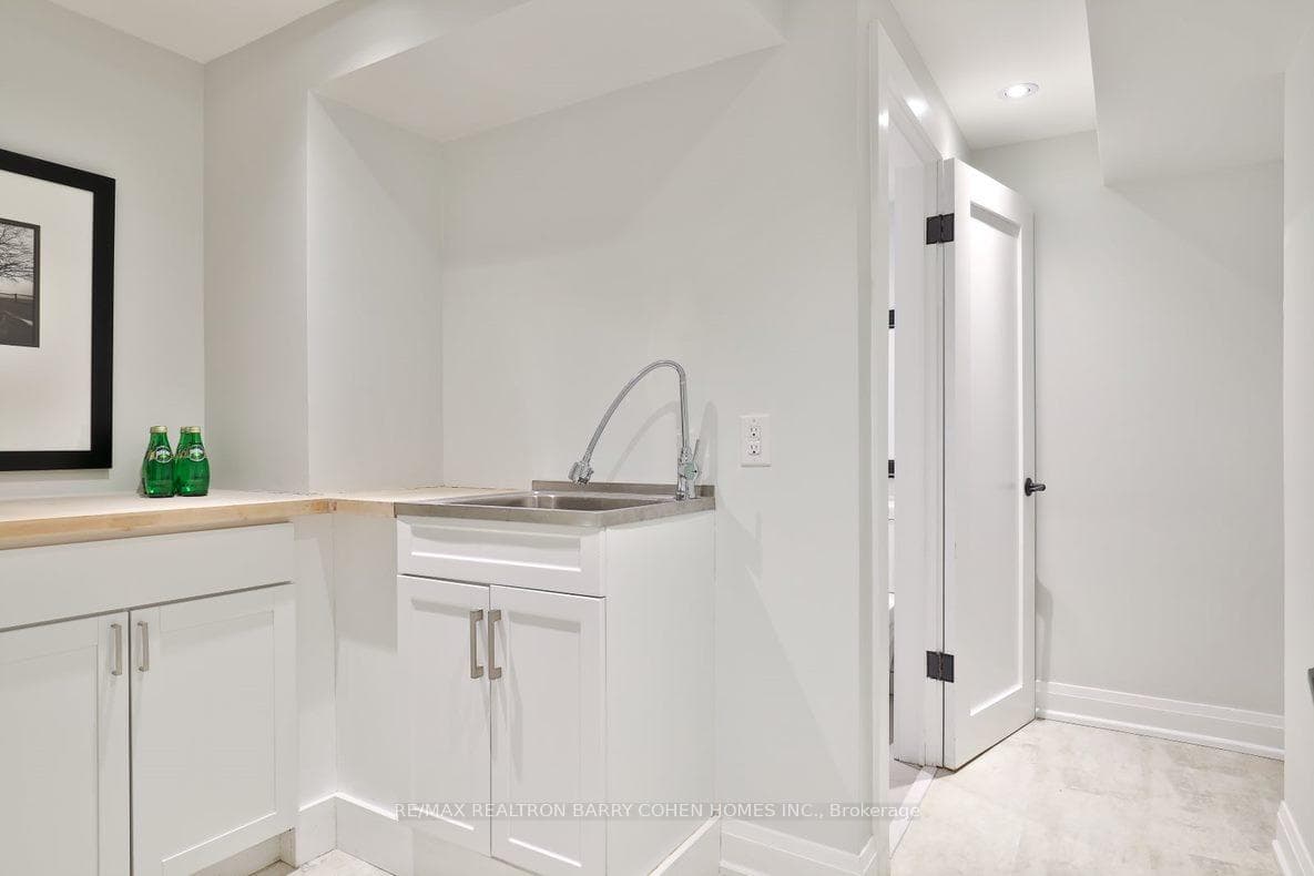 365 Harvie Avenue photo 22