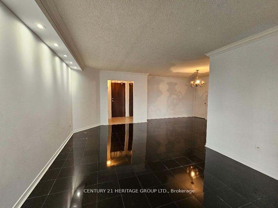 7250 Yonge Street Unit 506 photo 5