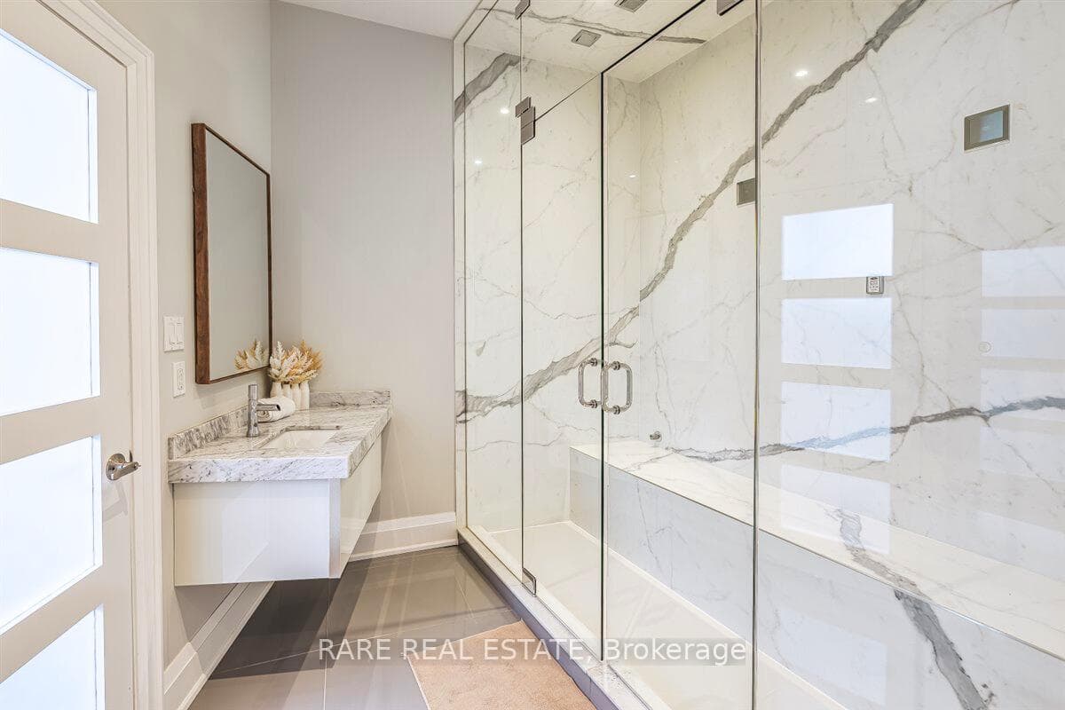 125 Craigmore Crescent photo 17