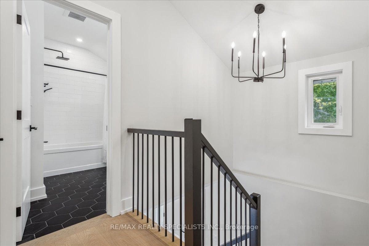 1422 Everall Road photo 14