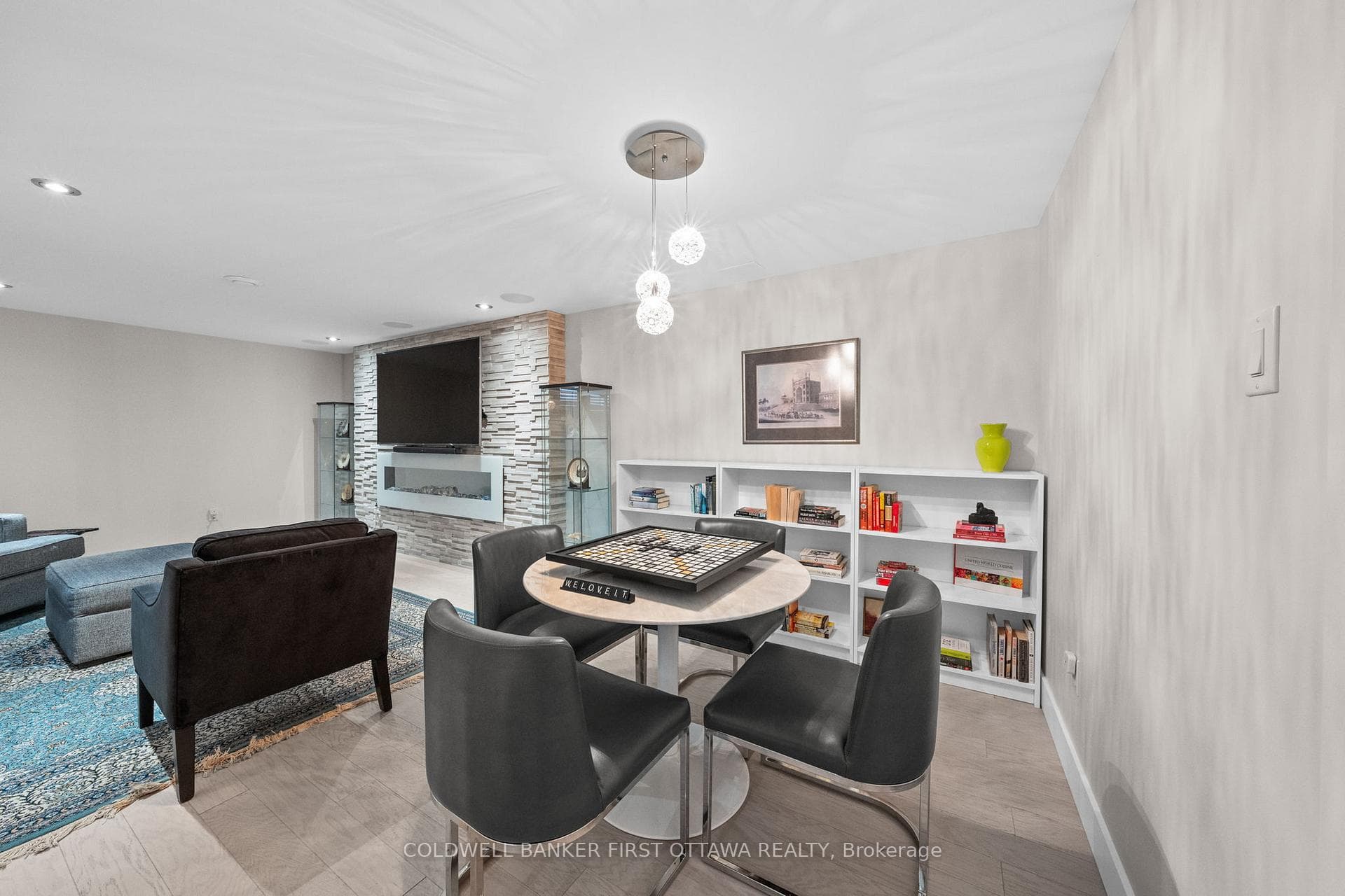 1828 Heatherstone Crescent photo 33