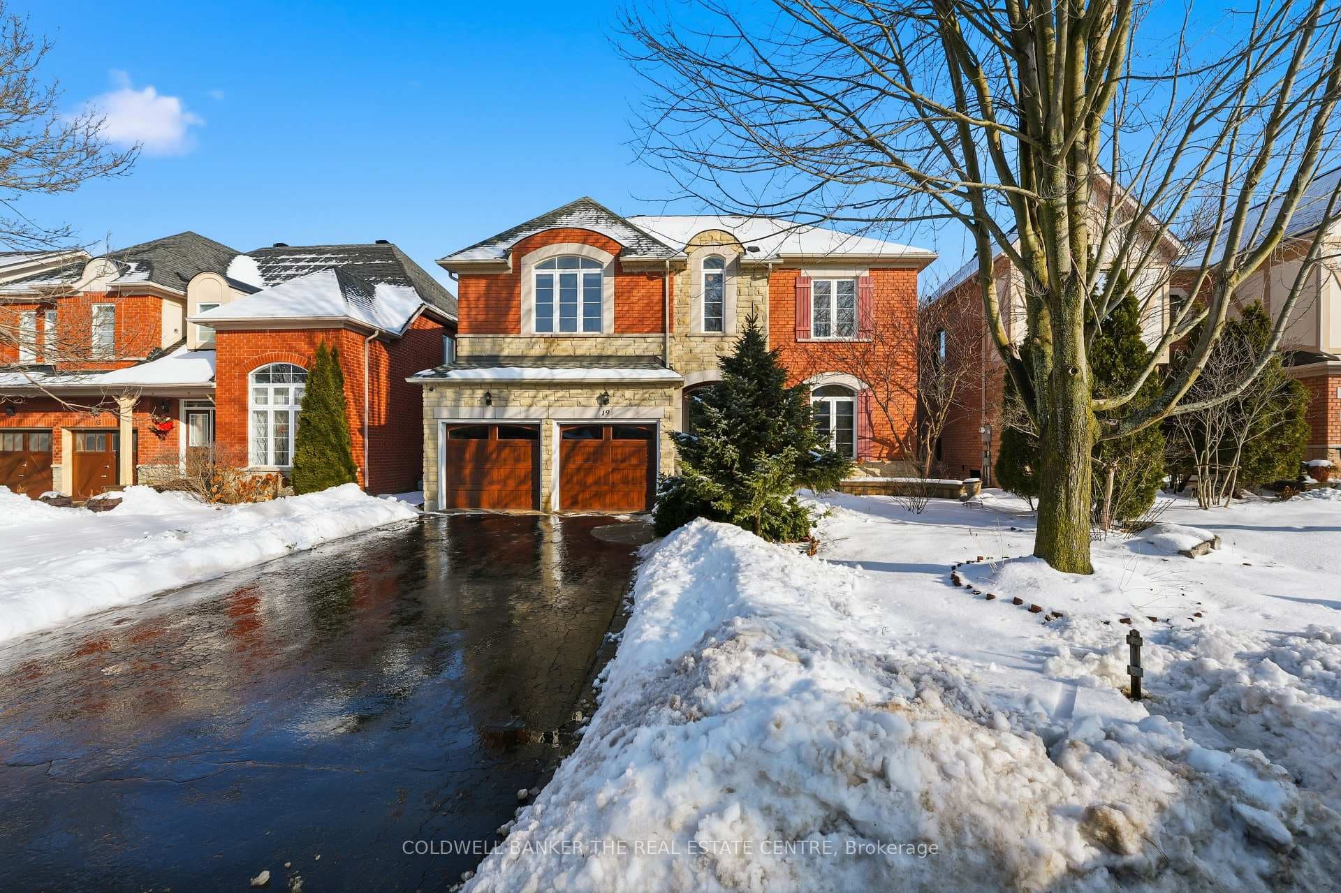 19 Deerhorn Crescent photo 1