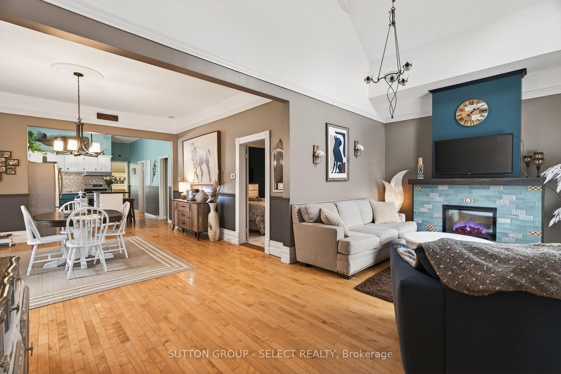 Vaulted Ceiling in Living room