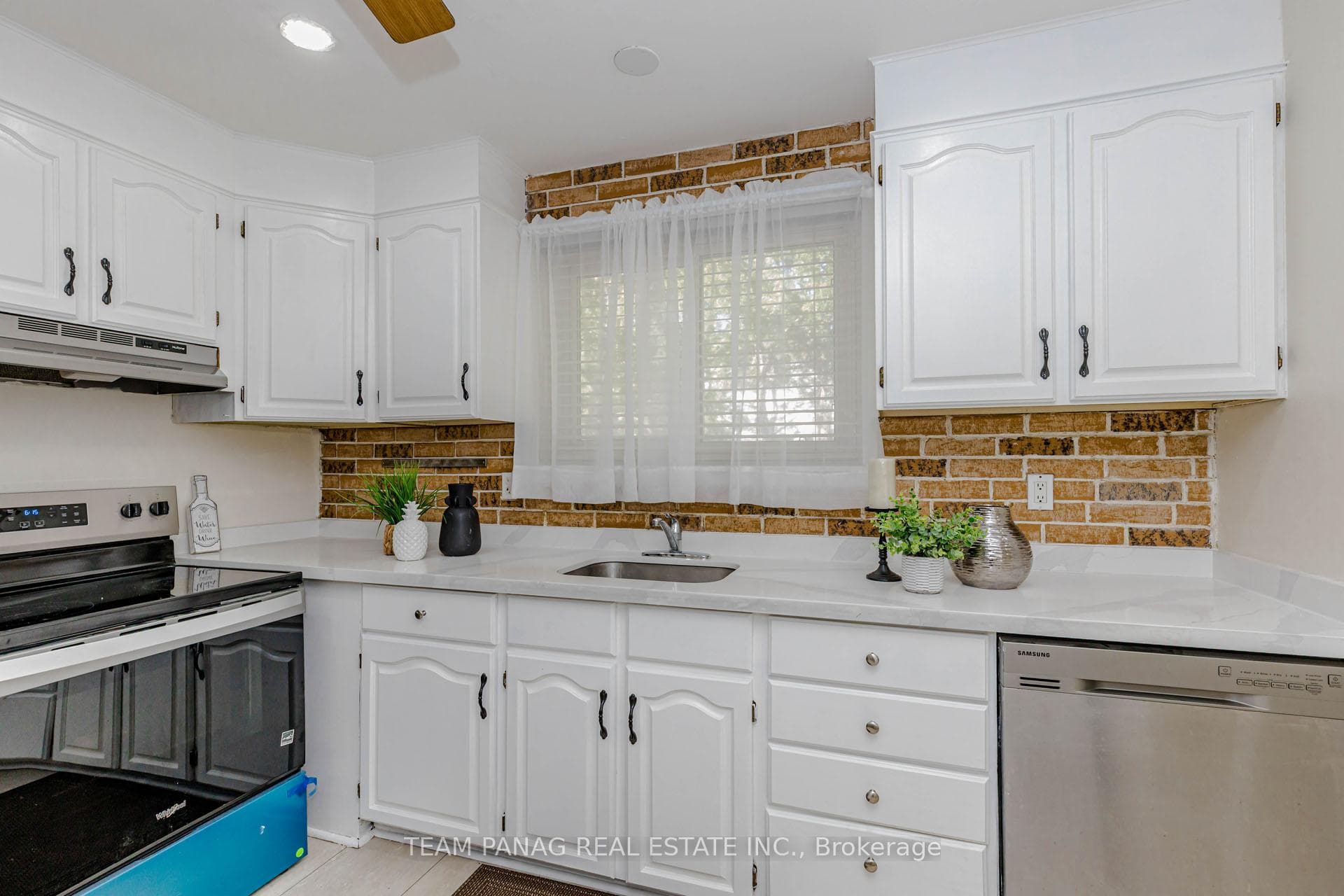 141 Fallingdale Crescent photo 15
