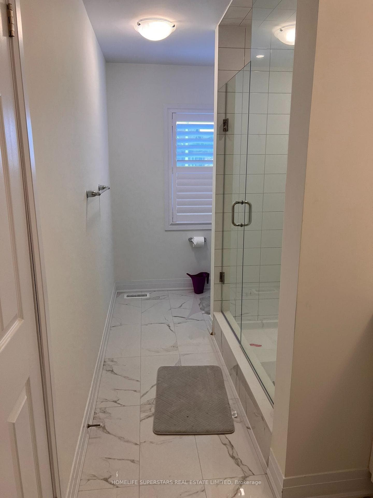 188 AVIRON Crescent photo 23