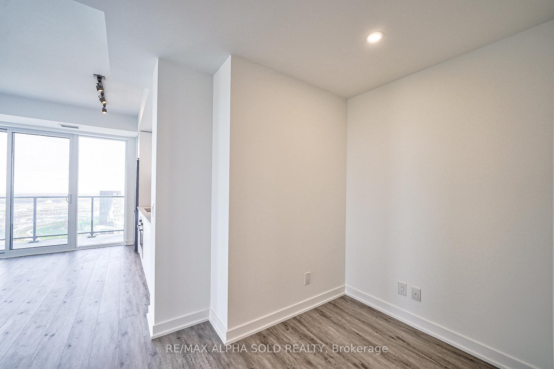 5 Defries Street Unit 3402 photo 9