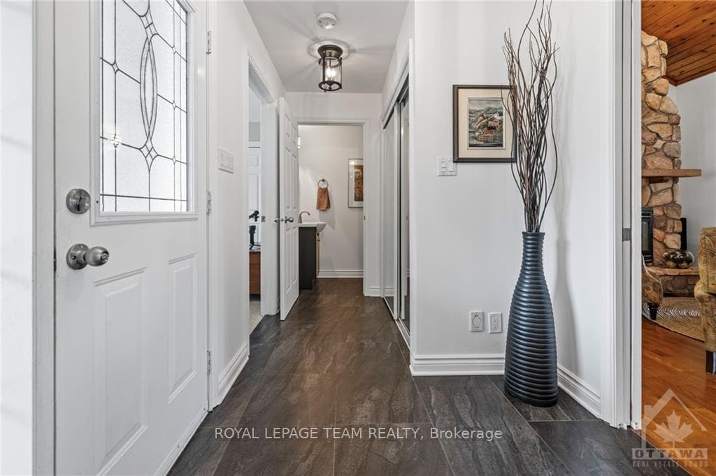7009 RIDEAU VALLEY Drive photo 5