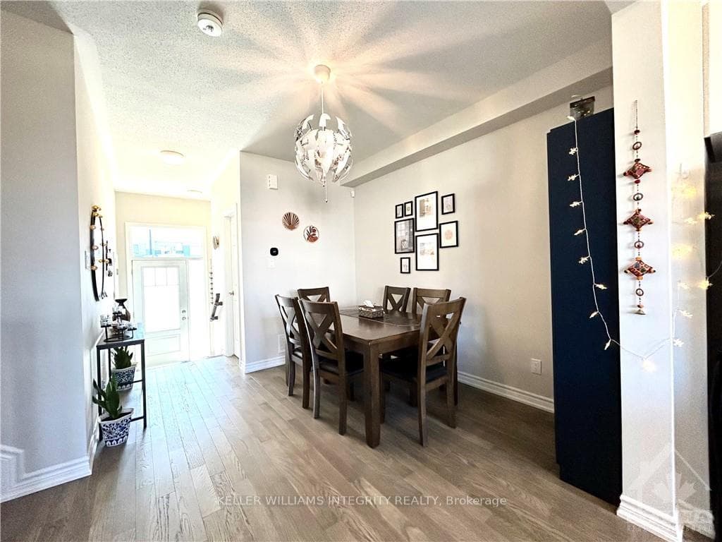 526 FLAGSTAFF Drive photo 5