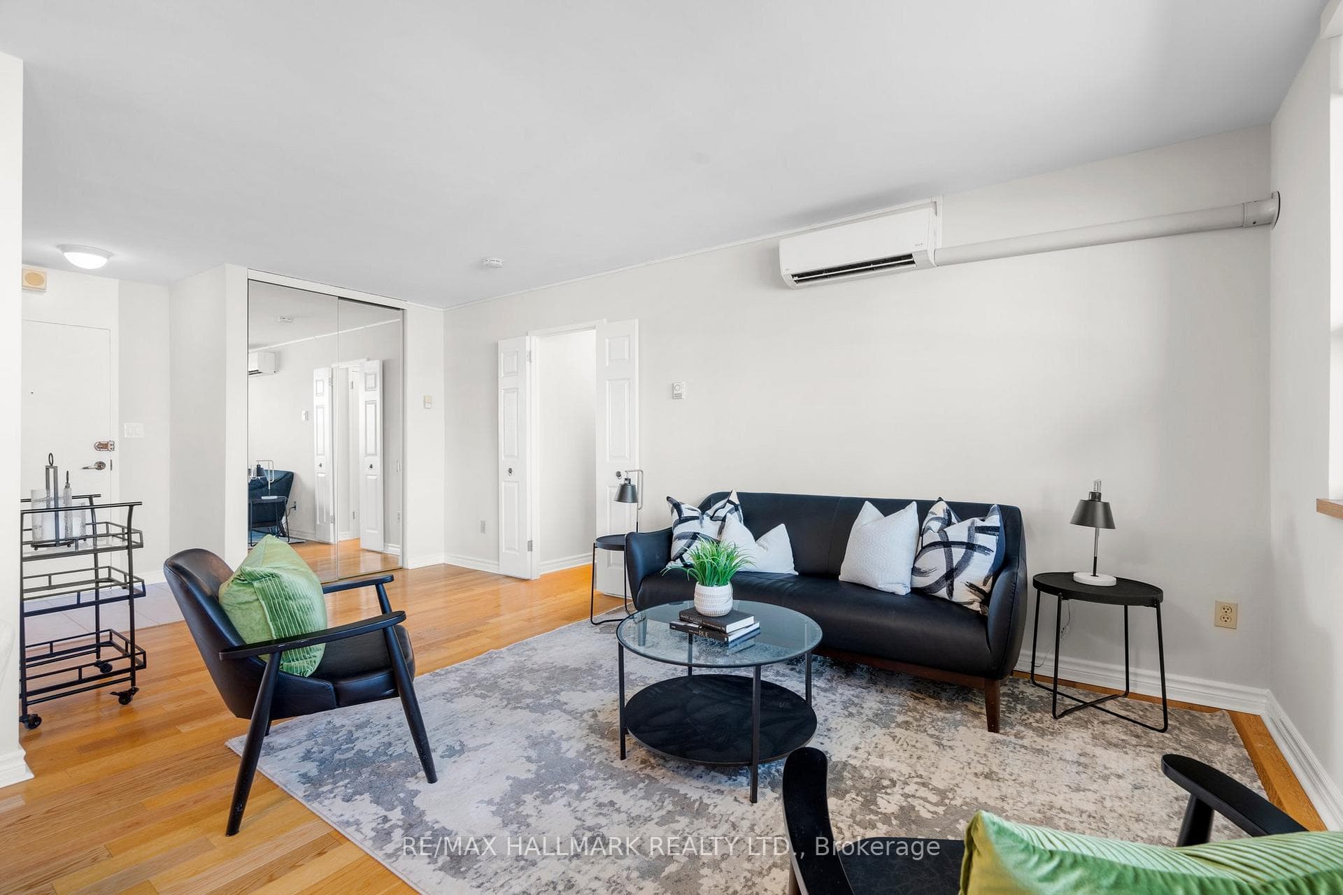 40 Homewood Avenue Unit 2501 photo 9