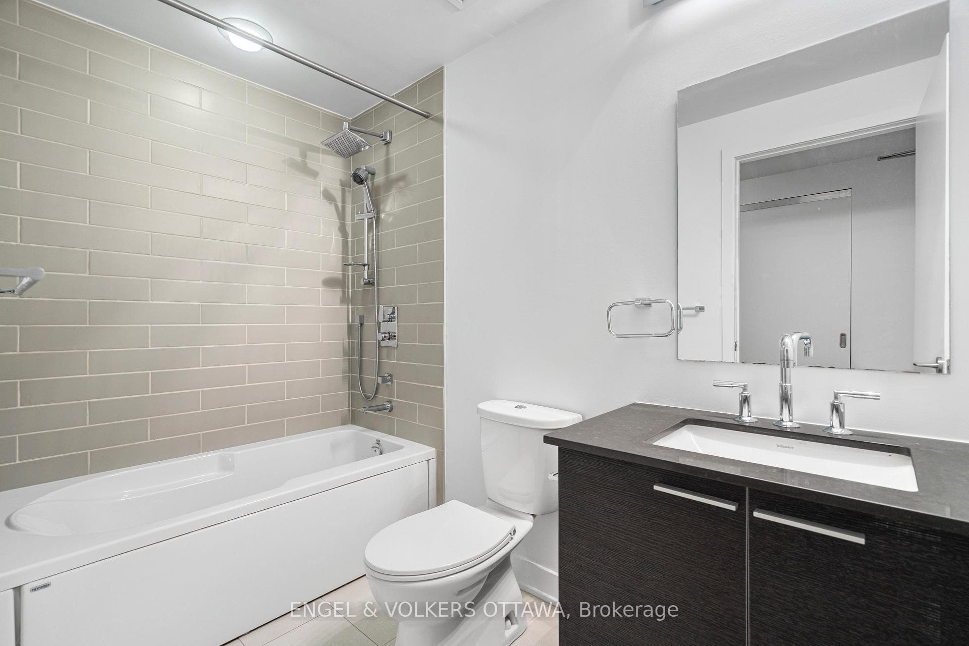 2nd Bathroom (4pc)