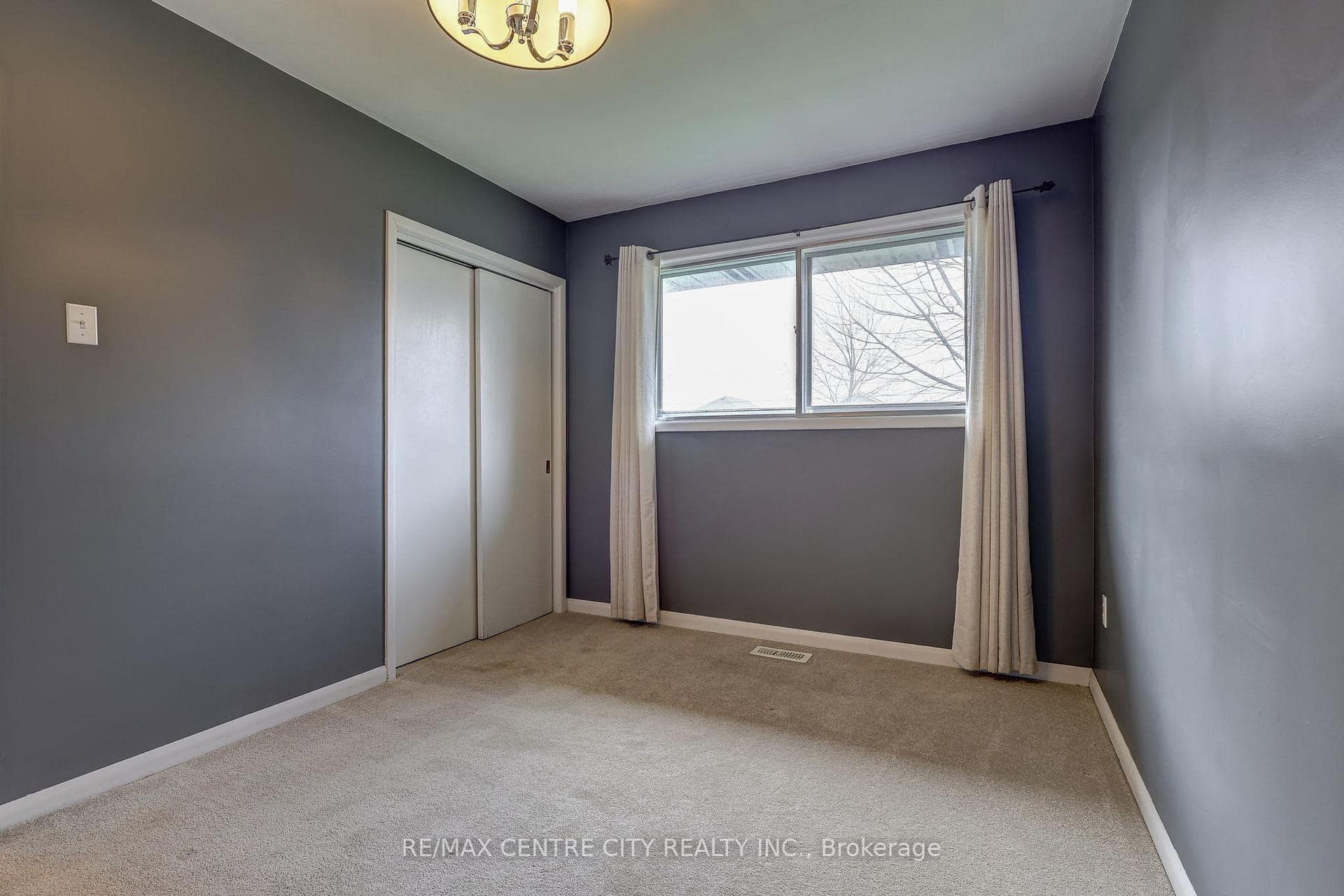 784 Elm Street photo 11
