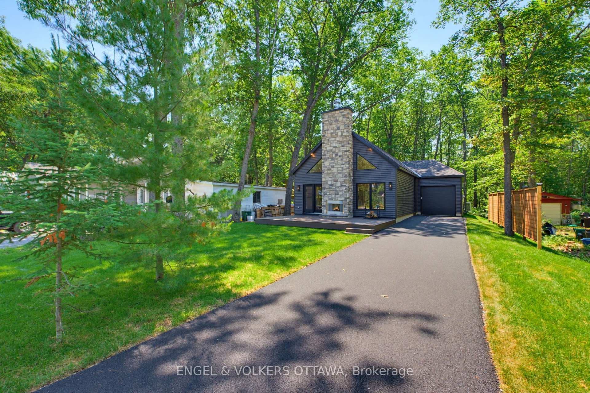 557 Bayview Drive photo 1