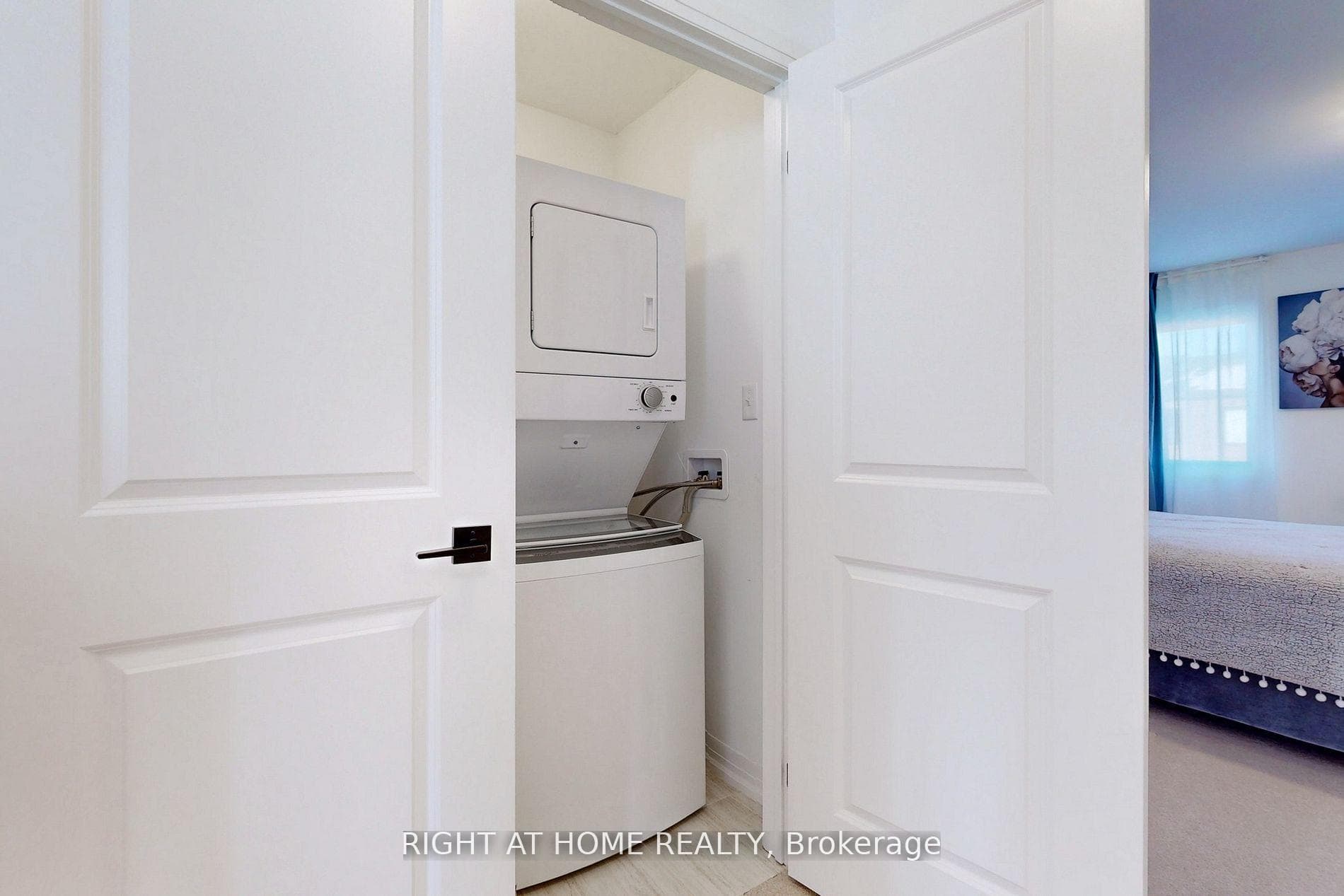 98 Fairlane Avenue photo 21