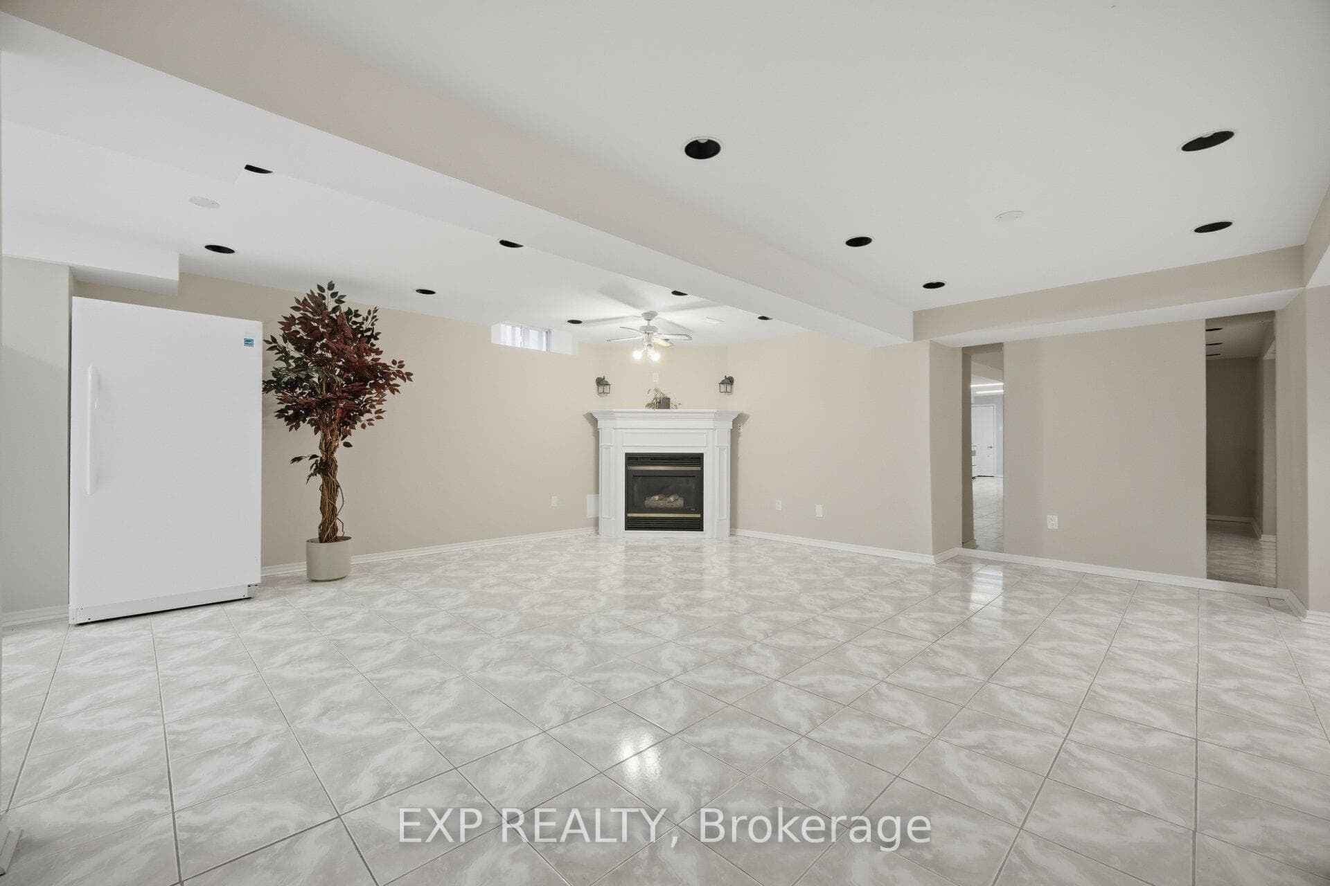 8912 Martin Grove Road photo 42