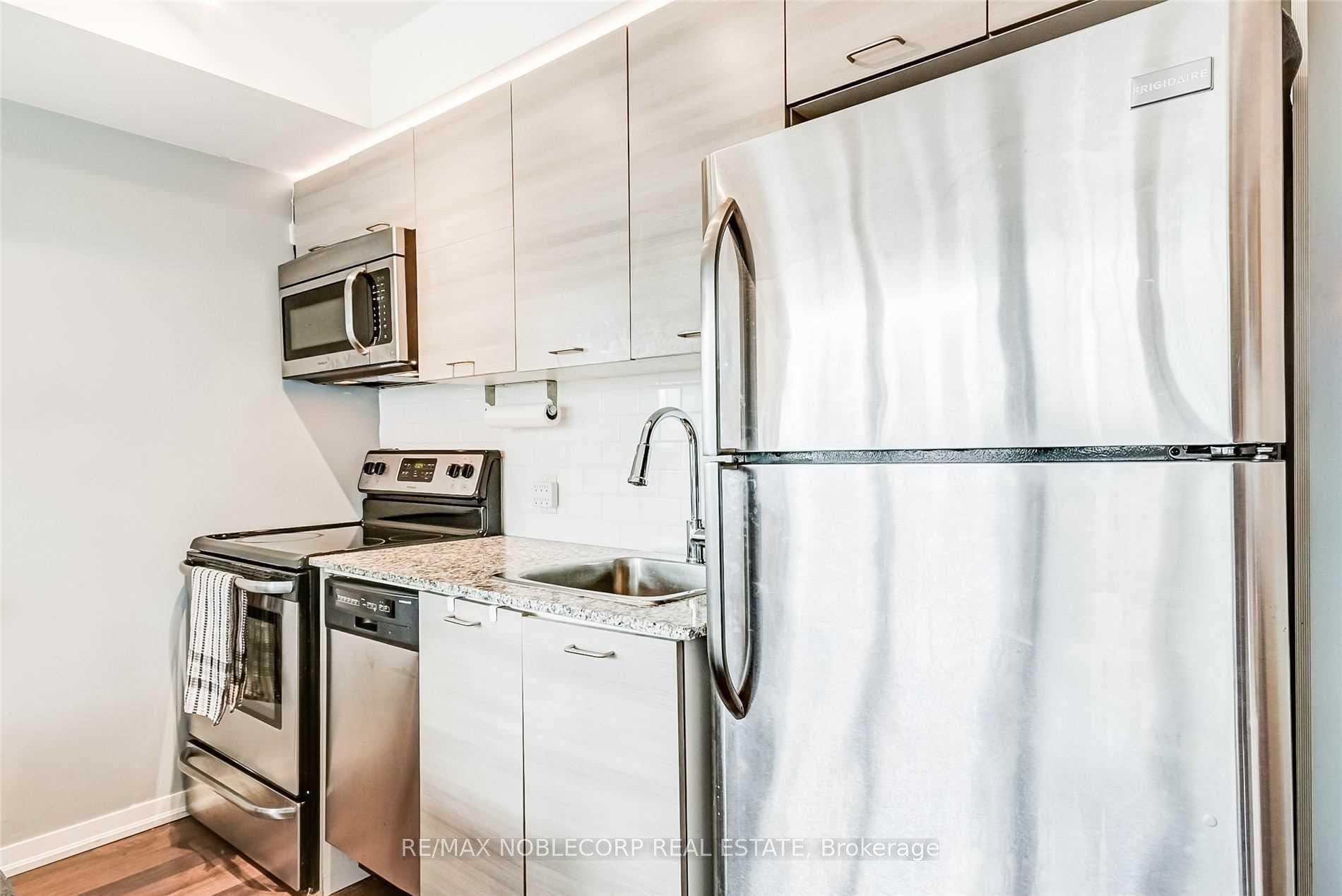 20 Joe Shuster Way Unit 1207 photo 9