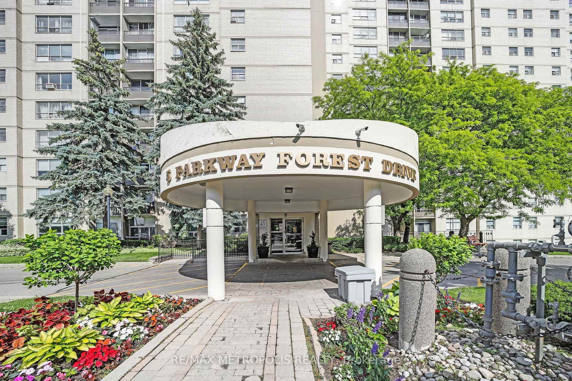 5 Parkway Forest Drive Unit 303 photo 2