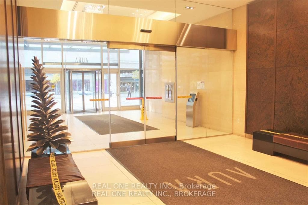 386 Yonge Street Unit 4010 photo 7