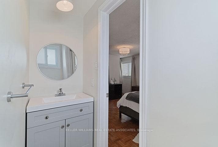 4302 Shelby Crescent photo 15