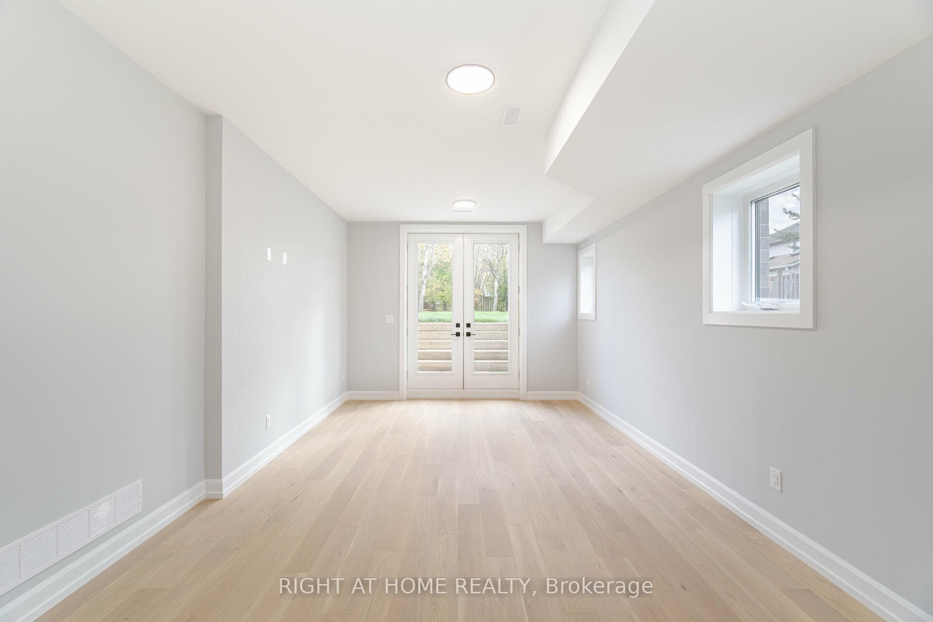 7934 Woodbine Street photo 9