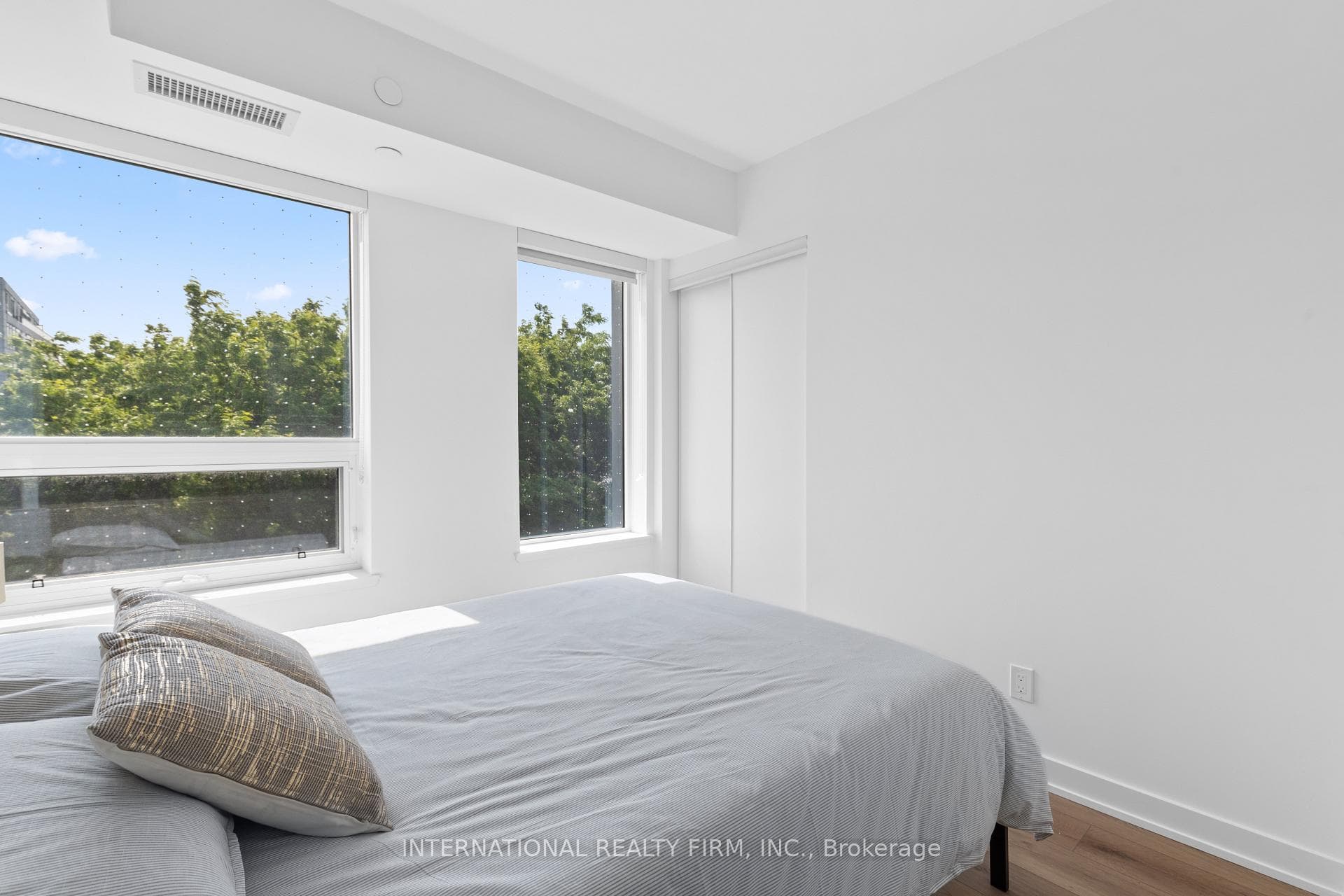 5 Lakeview (Short Term) Avenue Unit 409 photo 11