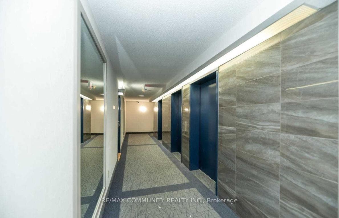 2460 Eglinton Avenue Unit Lph04 photo 3