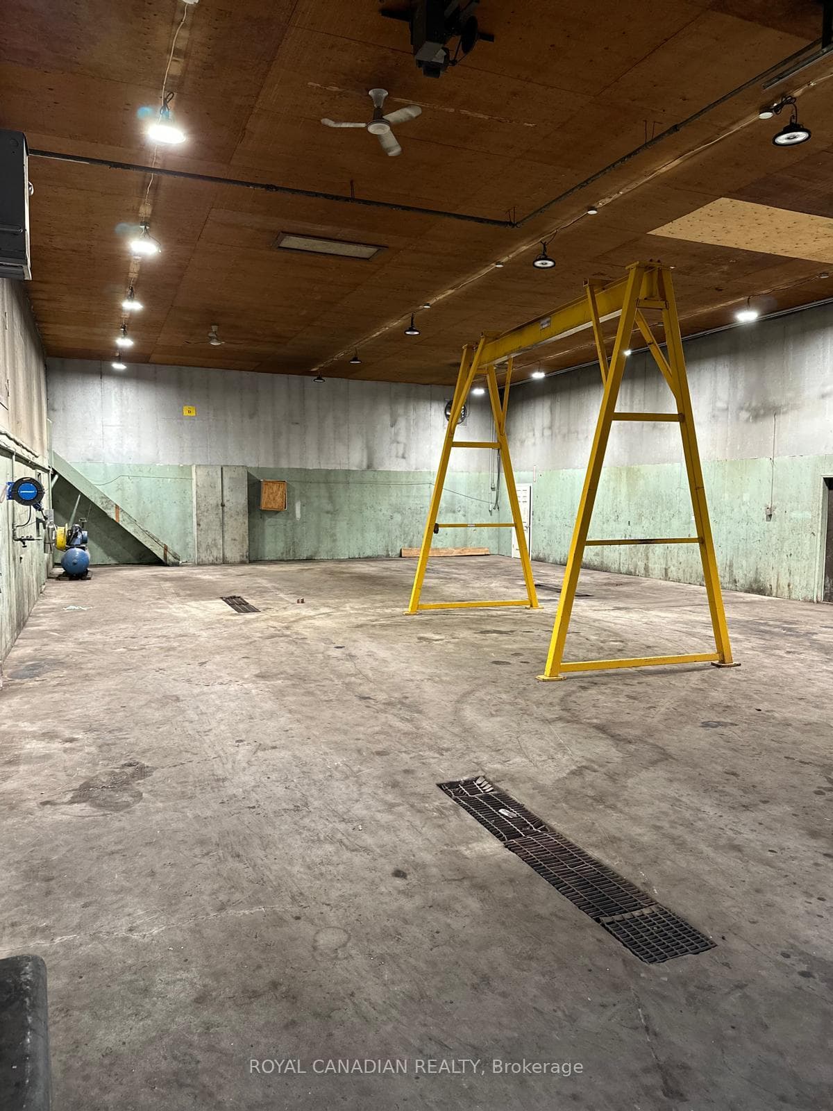 1050 Industrial Road photo 3