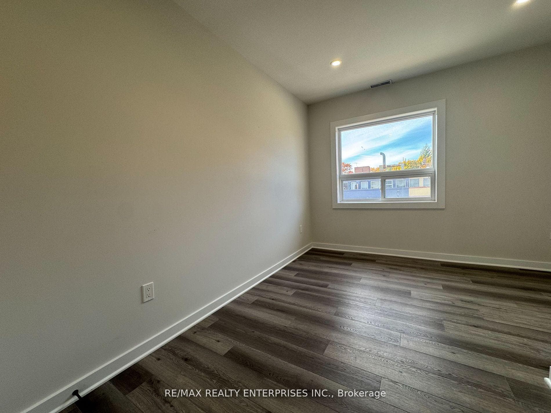 285 Lakeshore Road Unit 2 photo 11