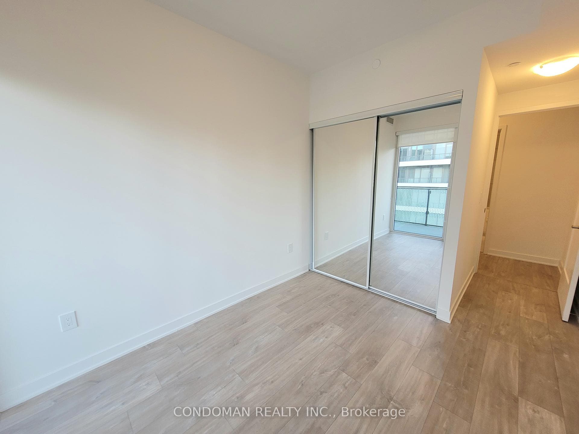 60 Princess Street Unit LPH1818 photo 12