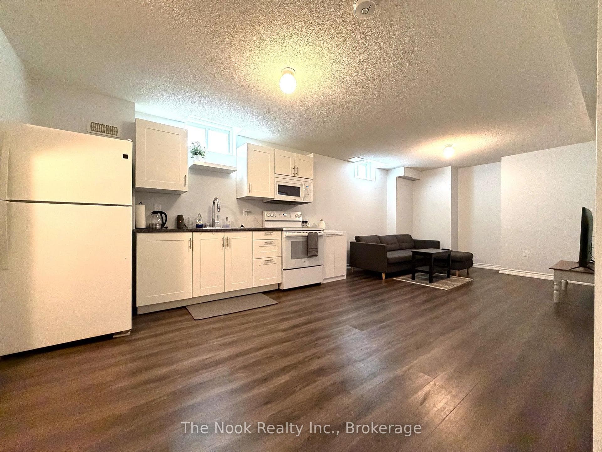 10 Broome Avenue photo 41