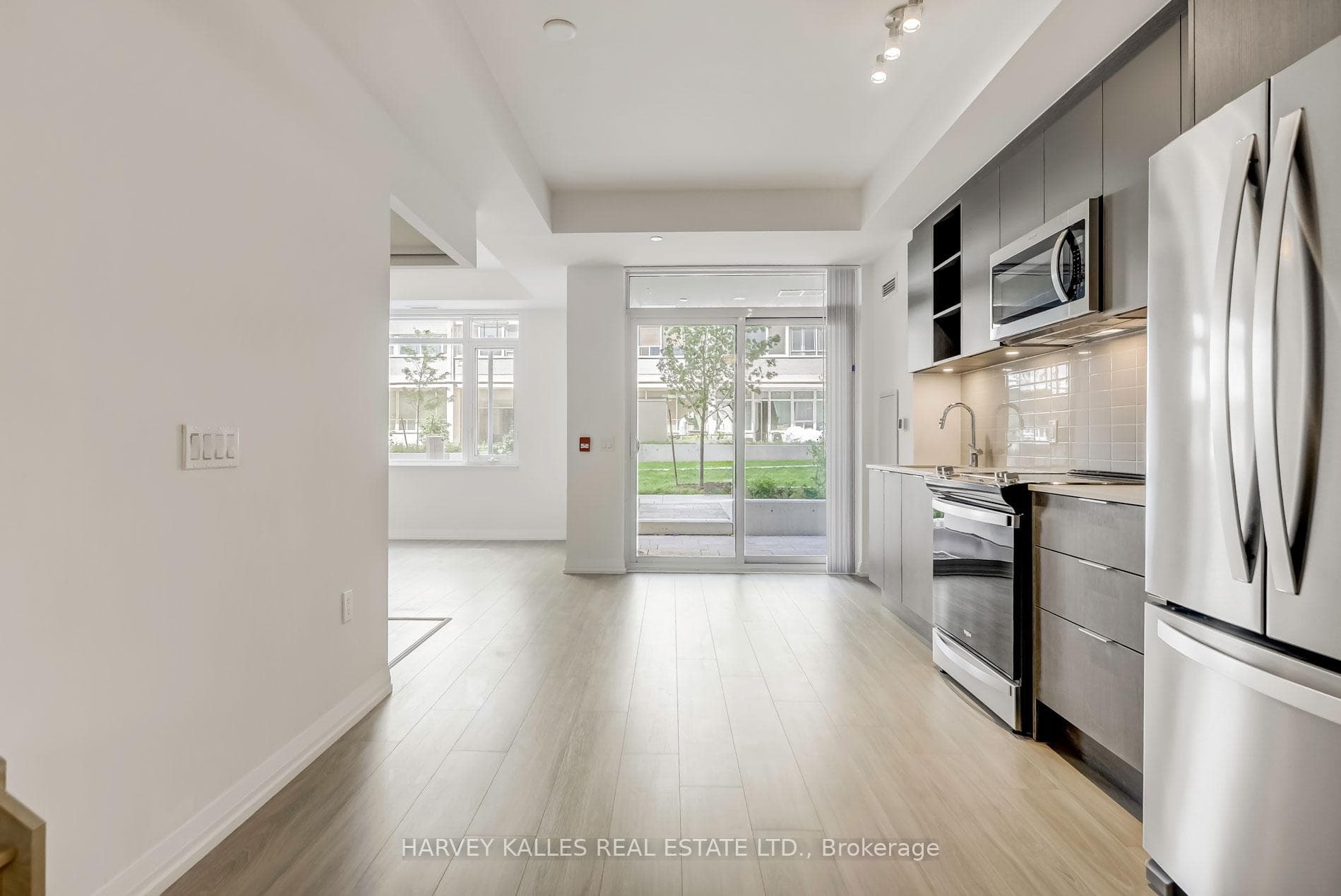 50 Dunfield Avenue Unit TH115 photo 4
