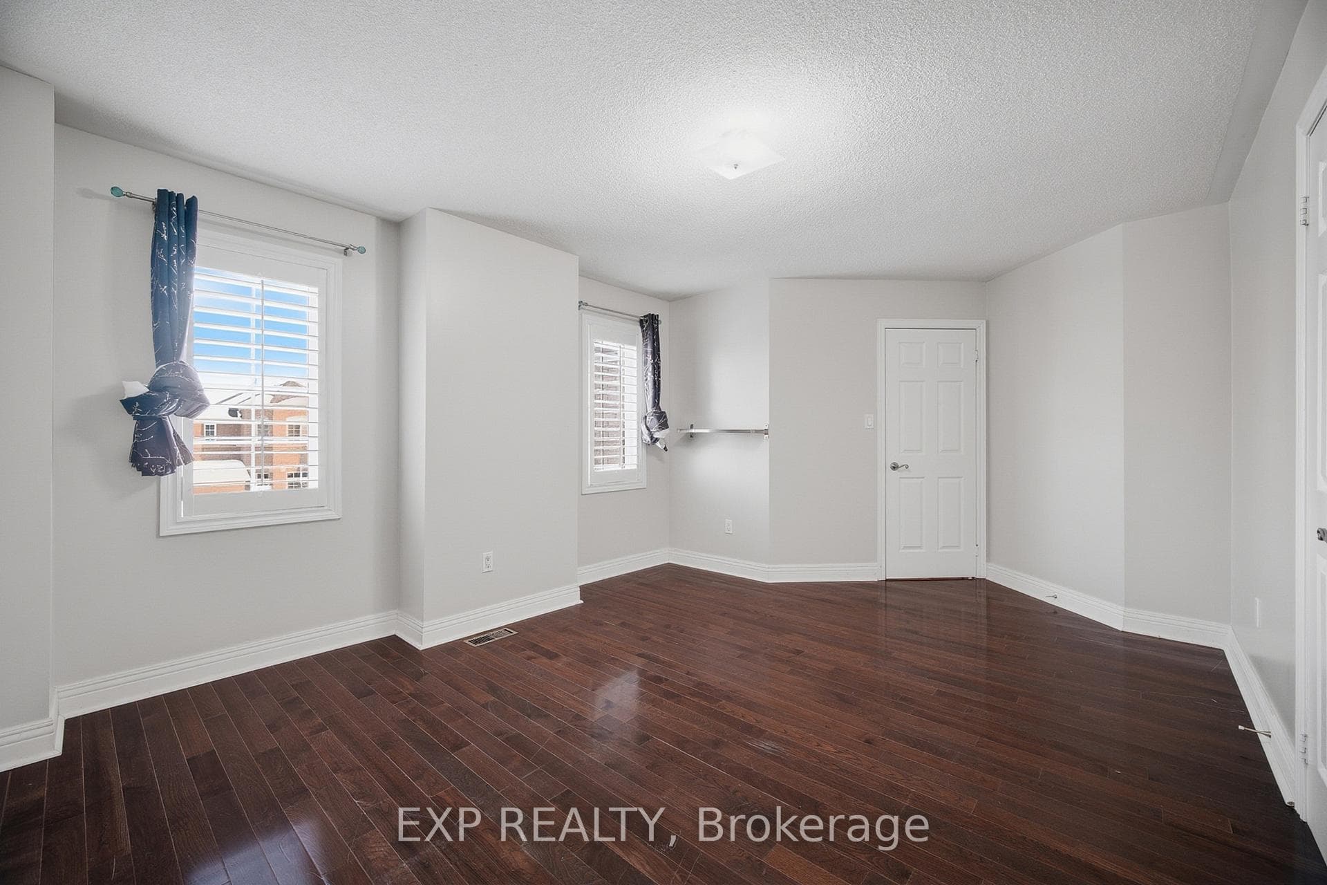 94 Kingsview Drive photo 29