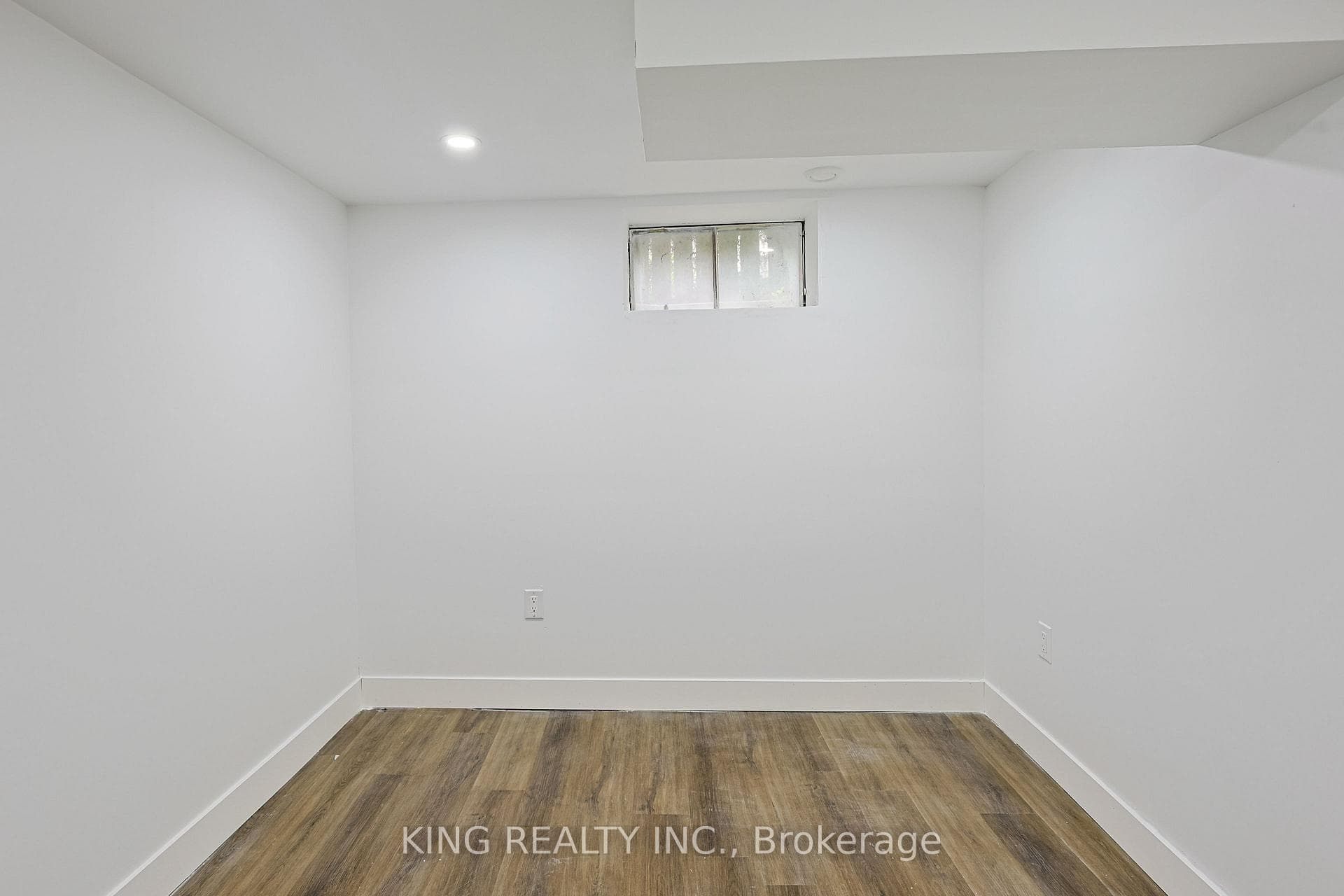 54 Tweedsmuir Avenue photo 37