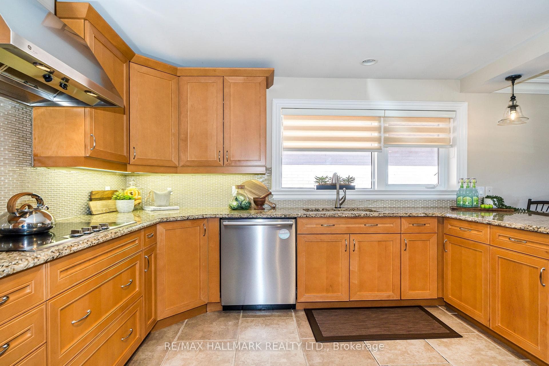 14 Hampshire Heights photo 13