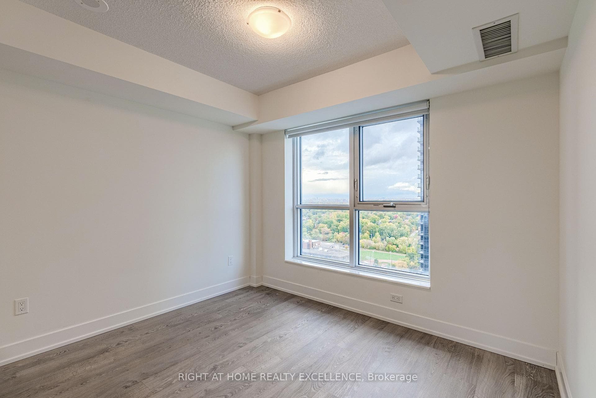 9 Mabelle Avenue Unit 2420 photo 20