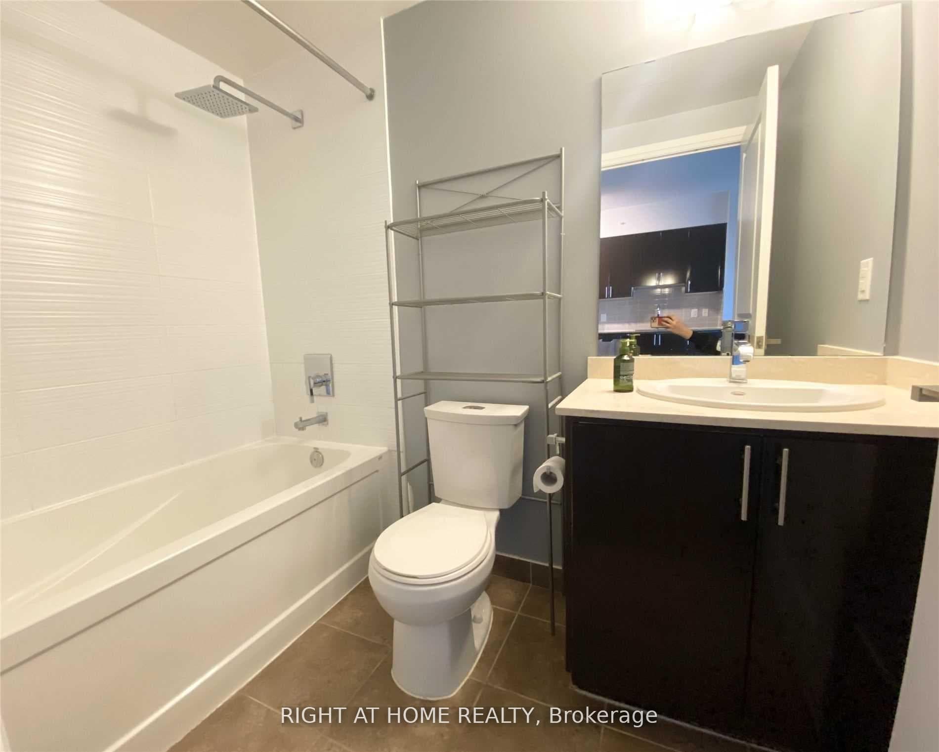 7171 Yonge Street Unit 606 photo 9