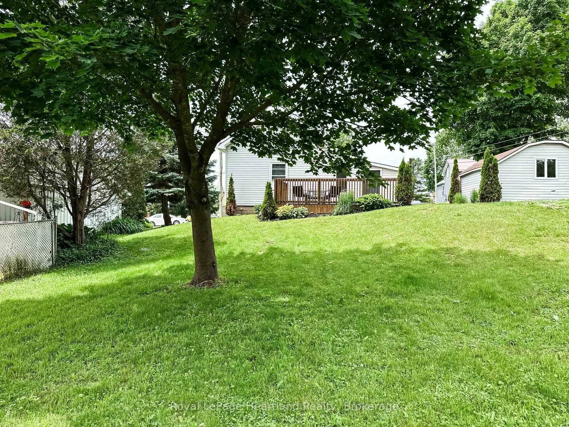 576 Queen Street photo 36