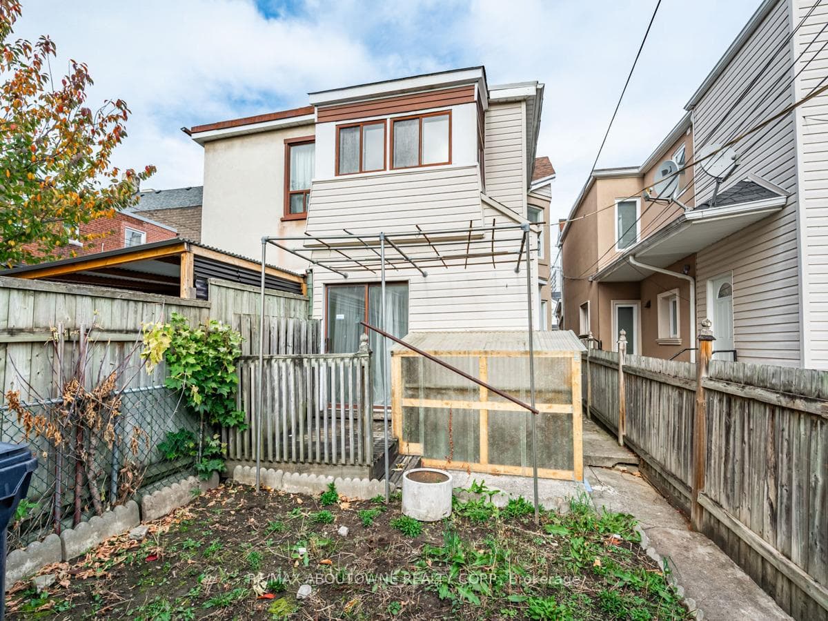 169 Lappin Avenue photo 30