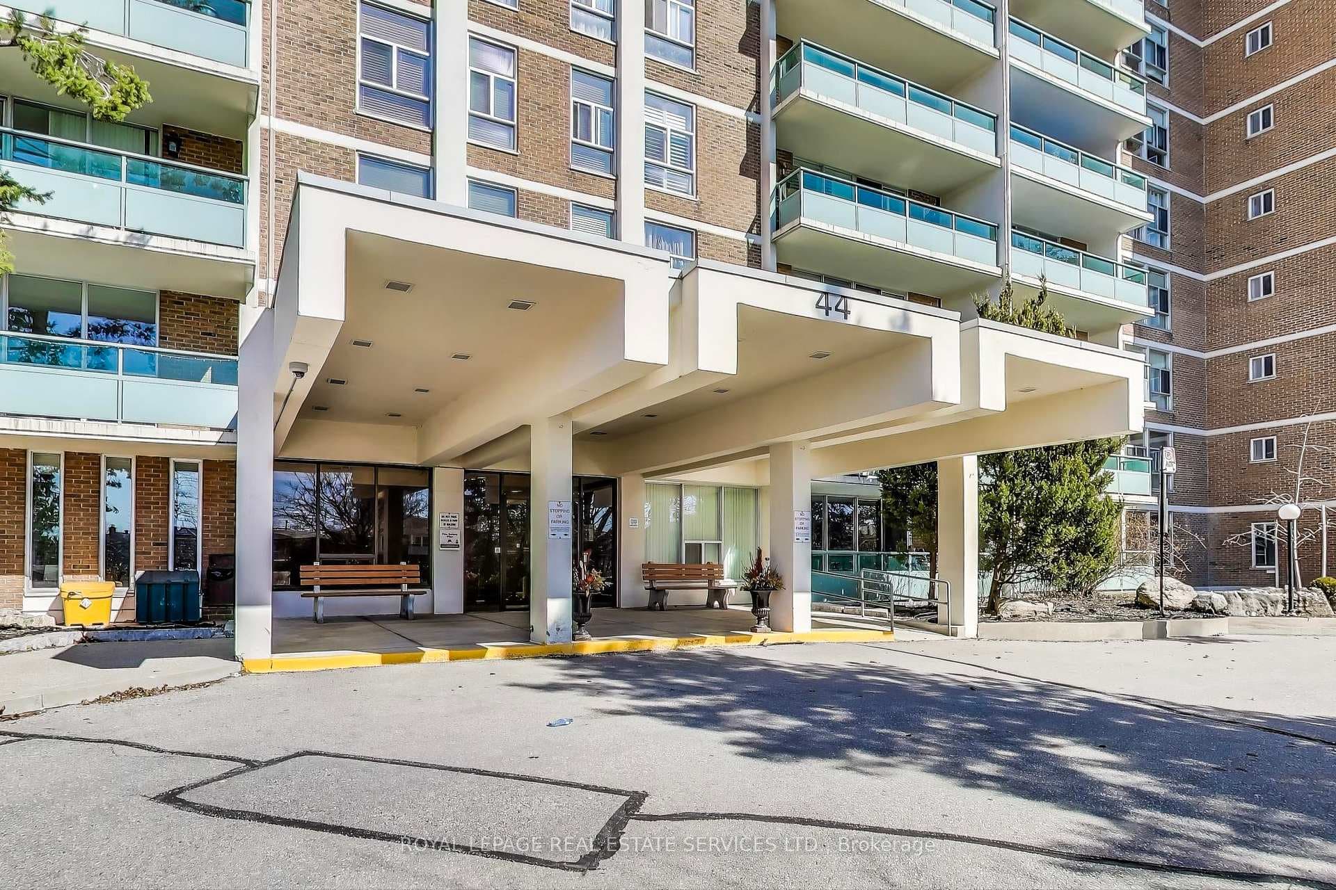 44 Longbourne Drive Unit 1008 photo 2